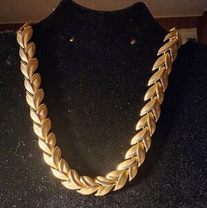 Vintage Trifari Gold-Tone Leaf Link Necklace – Bold Statement Collar